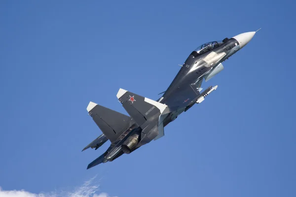 ZHUKOVSKY, RUSSIA - AUGUST 26: The Su-30sm performs at the Inte — Stock Photo, Image