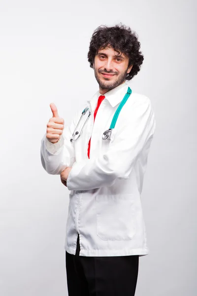 Giovane medico mostrando ok — Foto Stock