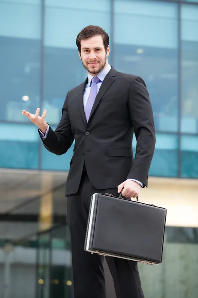 Bonito e expresivo empresário — Fotografia de Stock