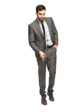 aşağı dönük ciddi zarif adam