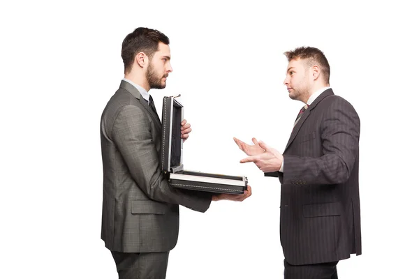 Hombre elegante mostrando maletín — Foto de Stock