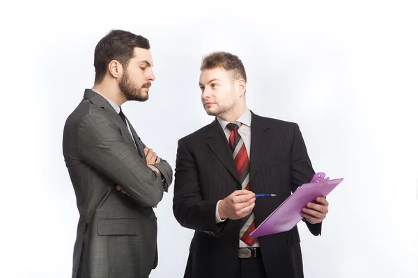 Hombre elegante mostrando el informe a su jefe —  Fotos de Stock