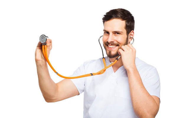 Medico maschio in ascolto con stetoscopio — Foto Stock