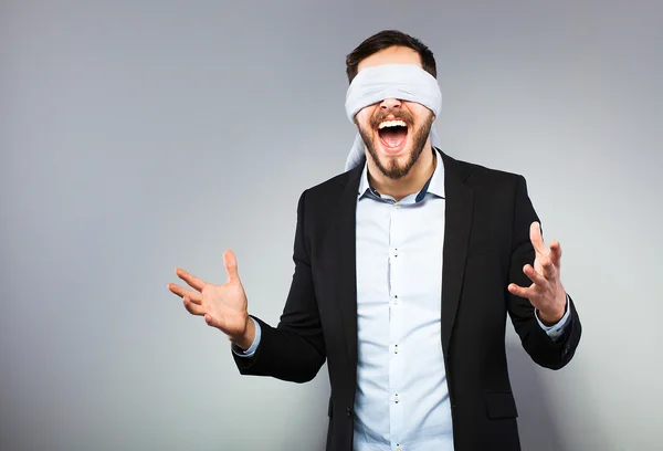 Homem elegante de olhos vendados — Fotografia de Stock