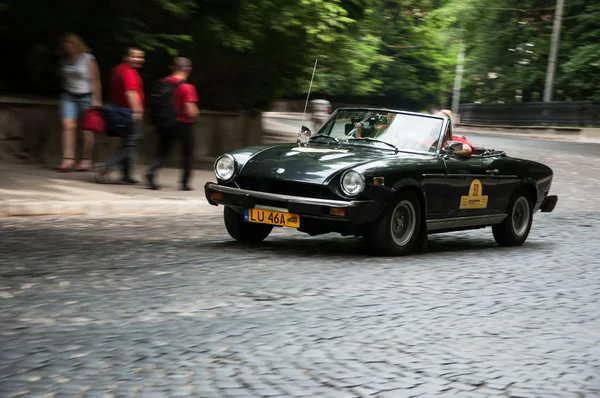 Retro car on Leopolis Grand Prix 2013 — Stock Photo, Image