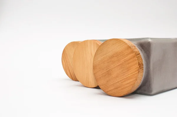Tre burkar med trä täcker — Stockfoto
