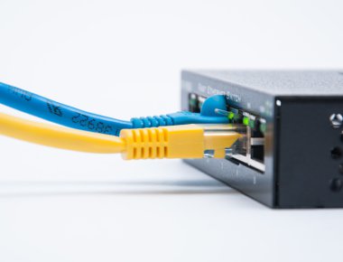 iki kablo yönlendirici bağlı