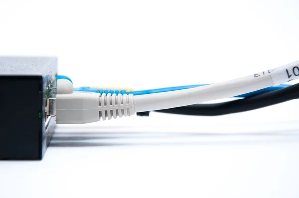 yönlendiriciye bağlı kabloları