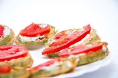 kemik iliği, mayonez ve domates sandviç plaka