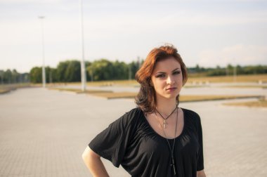 Açık Kızıl saçlı esmer kız