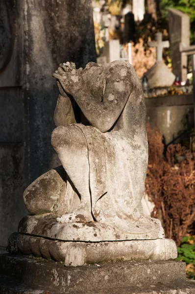 Ángel de piedra sin cabeza — Foto de Stock