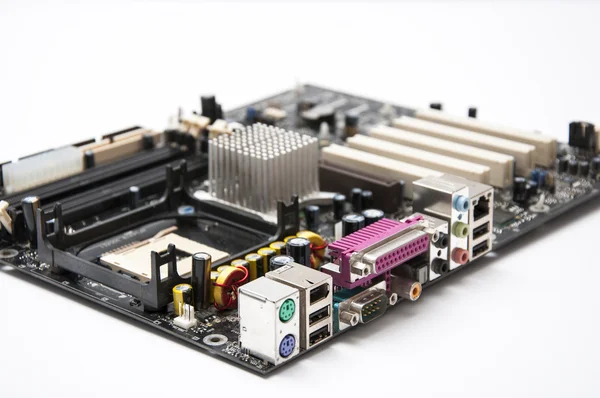 Desktop-Motherboard auf weißem Hintergrund — Stockfoto