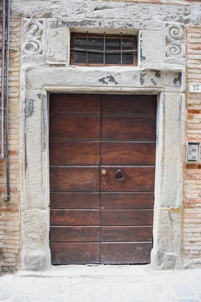 Kolekcja Średniowiecznych Drewnianych Drzwi Sfotografowany Sant Angelo Vado Bardzo Starożytne — Zdjęcie stockowe