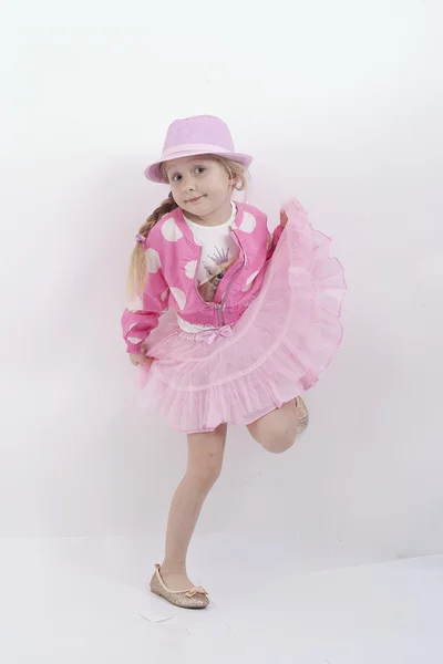 Sarışın küçük kız poz