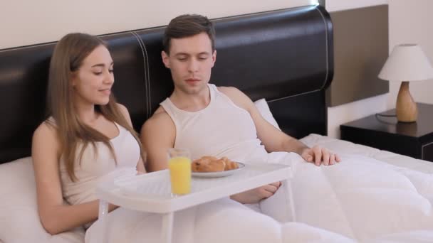 Having breakfast in a bed — Stock Video