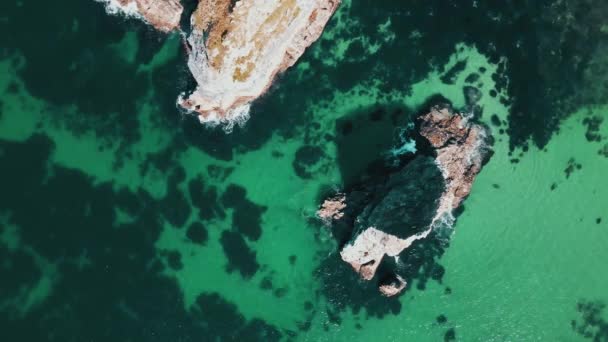 Lonely Rock Blue Clear Water Aerial View — Stock Video