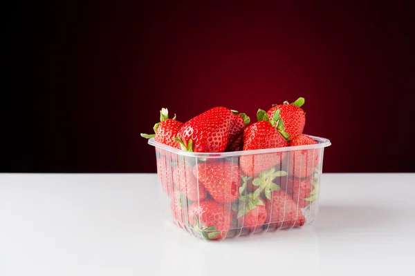 Fresh strawberries in bowl — Stock Photo, Image