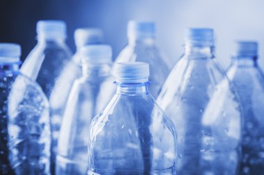 boş bir plastik şişe