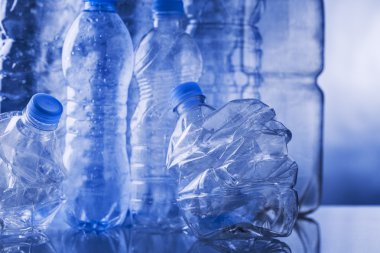 boş bir plastik şişe