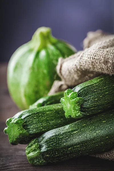 Zucchini i säck — Stockfoto