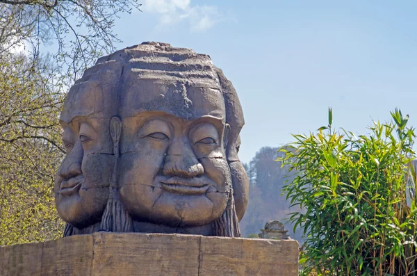 Jungle stone head carving — Stock Photo, Image