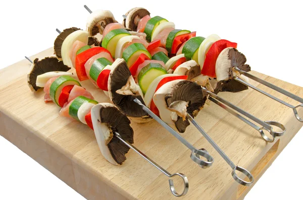 pişmemiş tavuk ve sebze kebap