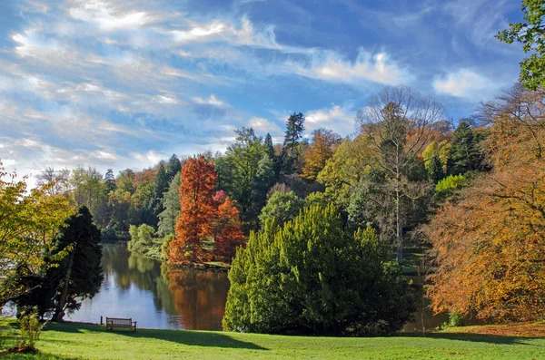 Stourhead, Inglaterra, en otoño — Foto de Stock