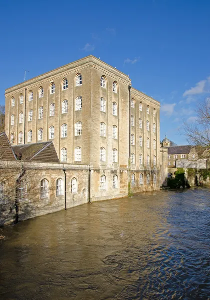 Überfluteter Fluss avon, bradford on avon, vereinigtes Königreich — Stockfoto