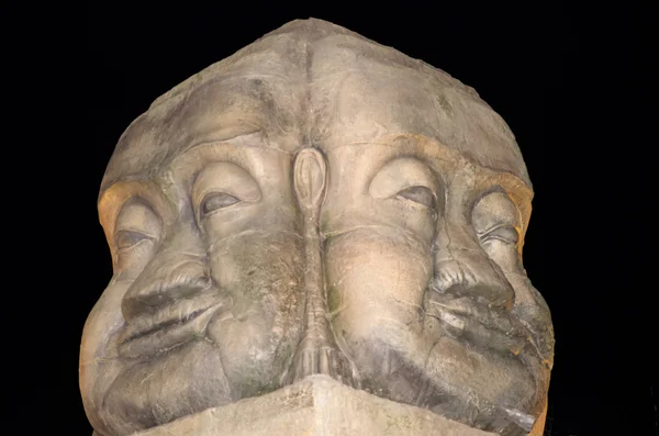 Estátua de cabeça de Buda gigante — Fotografia de Stock