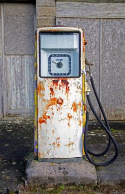 oude benzine pomp