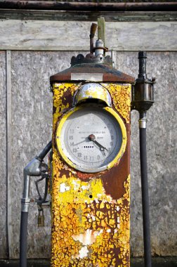 oude benzine pomp