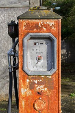 oude benzine pomp