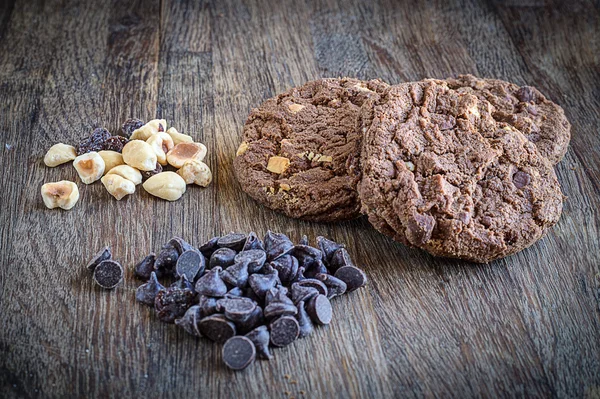 Čokoláda čip a matice soubory cookie Stock Fotografie