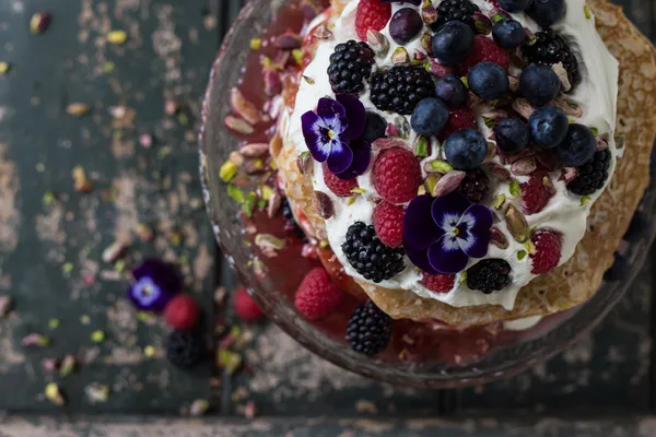 Frutta e pancake alla panna Foto Stock