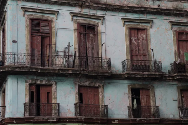 Oude balconery in la havana — Stockfoto