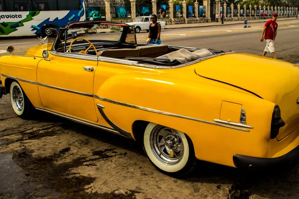 Carro velho em la havana — Fotografia de Stock