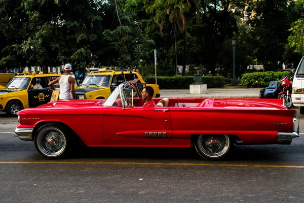 Vecchia auto a la havana — Foto Stock