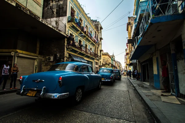 Coche viejo en la havana — Foto de Stock