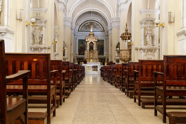 在室内的大教堂在尼加拉瓜莱昂 — 图库照片
