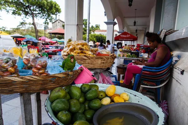 Fotografie van een markt straat in León, nicaragua — Stockfoto