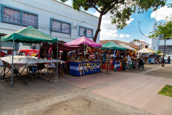 Fotografia de uma rua de mercado em León, Nicarágua — Fotografia de Stock