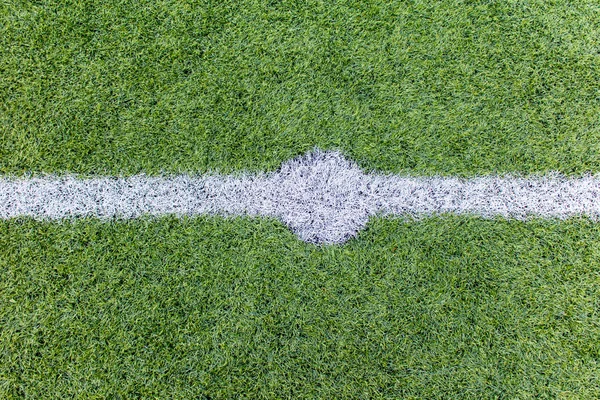 Γρασίδι και γραμμή από ένα γήπεδο ποδοσφαίρου — Φωτογραφία Αρχείου