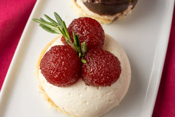 Aerial View Cheesecake Quince Rosemary White Plate Red Tablecloth Selective — Stock Photo, Image