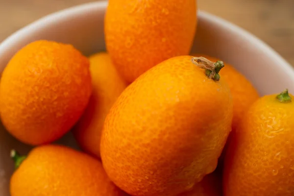 Makro Nahaufnahme Von Feuchten Kumquats Weißer Schale Selektiver Fokus Auf — Stockfoto