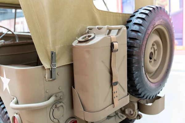 Askeri araç Amerikan SUV, kum rengi..