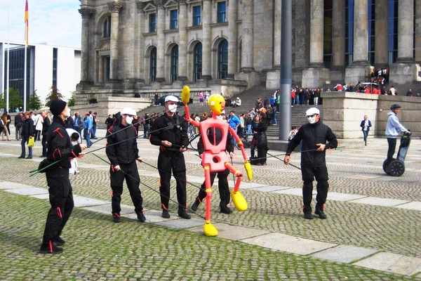 Brandenburg Geçidi ve reichstag