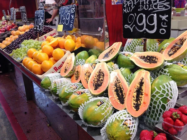 メルカット · デ ラ ボケリア - バルセロナ、スペインのサン ・ ジョセップ市場 — ストック写真