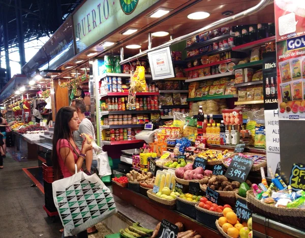 Mercat de la Boqueria - Mercado de Boqueria em Barcelona, Espanha — Fotografia de Stock