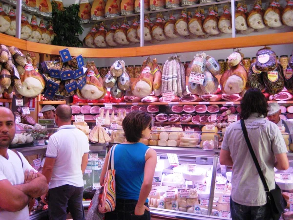 İtalyan marketler vitrinler