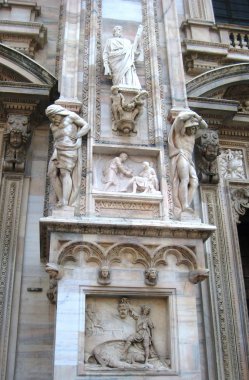 Duomo Katedrali milan, genel bakış, alçı döküm ve dövme gates parçaları